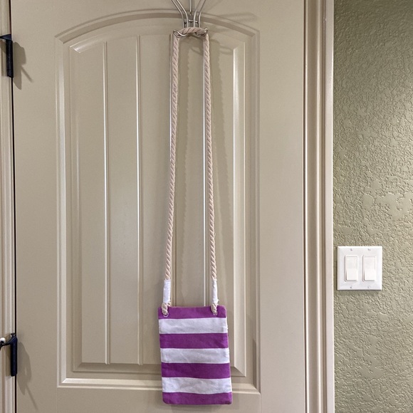 Cross Body Bag by GetaGadget Brand. GUC! - Picture 14 of 16